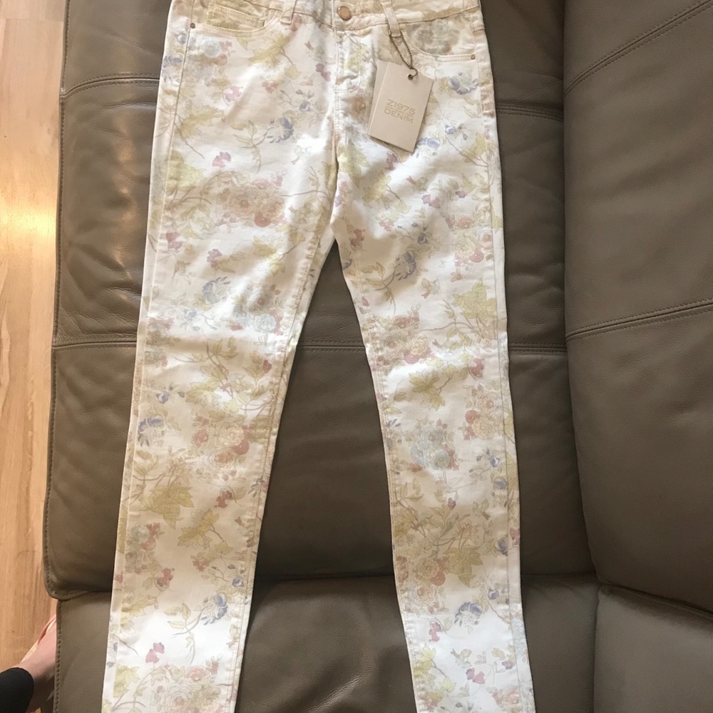 Zara floral pants, new with tags, size US 4